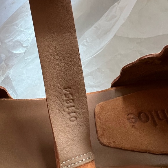 Chloe scallop suede platform espadrilles - Picture 7 of 9